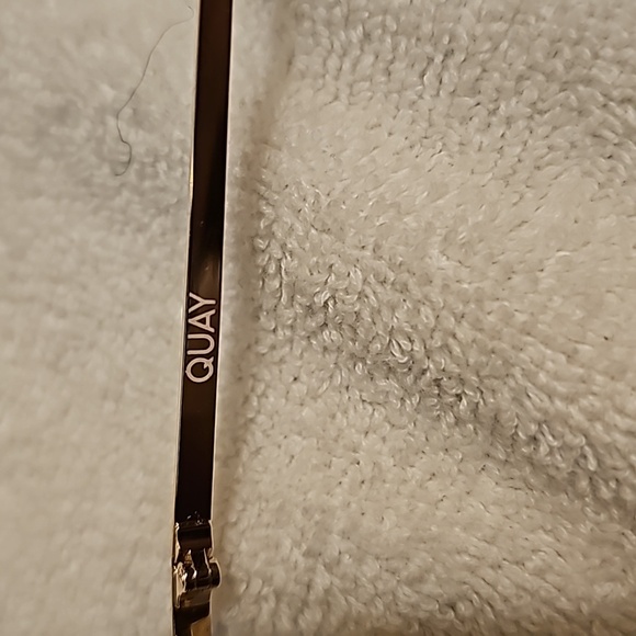 Quay Polarized Sunglasses - Picture 6 of 11